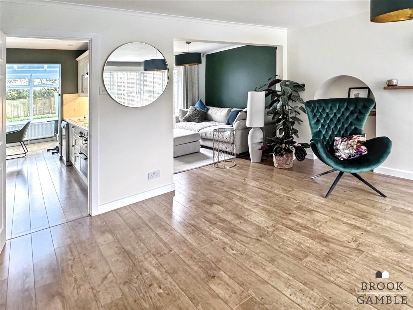 4 Bedroom House. Park Lane in Eastbourne,  6